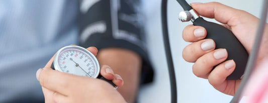 Augsts asinsspiediens- ko darīt, kā samazināt, ko lietot, simptomi un riski